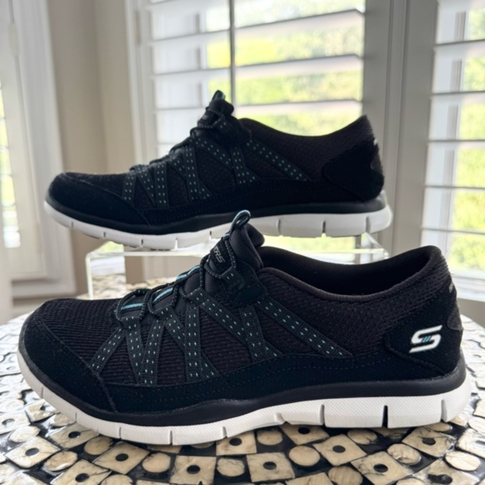 Sketchers Gratis Size 6.5 Slip On Strolling Sneaker Black and Turquoise NWOT